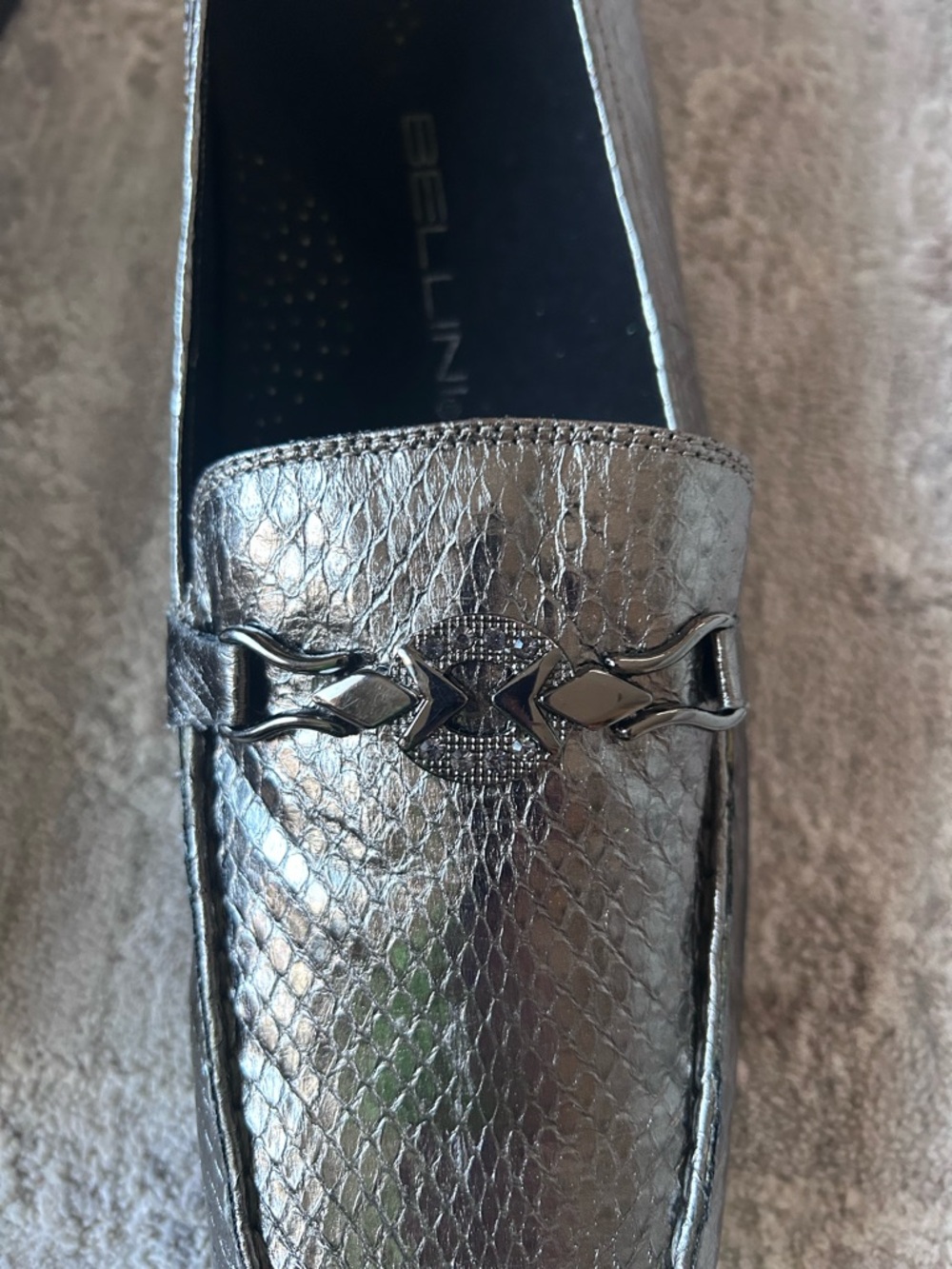 NWOB Bellini Women’s Sz 11 Classic Slip On Flats Loafers Pewter Snake Leather - Picture 4 of 8